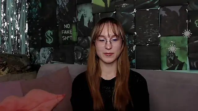Snapshot of AlishaKellyi chatting on 10.24.25 AlishaKellyi online show from 10.24.25