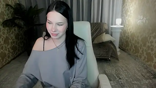 Snapshot of FloraCherry chatting on 11.12.25 FloraCherry online show from 11.12.25