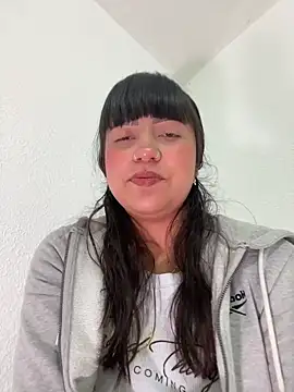 Snapshot of misschloe_ chatting on 10.27.25 misschloe  online show from 10.27.25