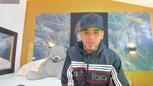 Snapshot of pool_vega chatting on 10.28.25 pool vega online show from 10.28.25