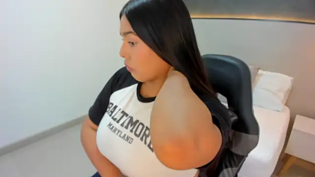 Snapshot of adrianna_rosse chatting on 10.30.25 adrianna rosse online show from 10.30.25