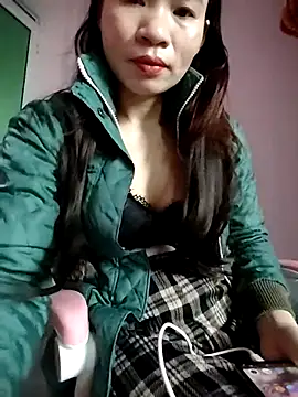 Snapshot of Malisa-a chatting on 10.24.25 Malisa-a online show from 10.24.25
