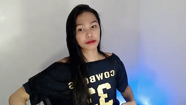 Snapshot of _Lachica_ chatting on 10.23.25 Lachica online show from 10.23.25