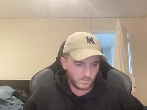 Snapshot of Hornymiker26 chatting on 10.25.25 Hornymiker26 online show from 10.25.25