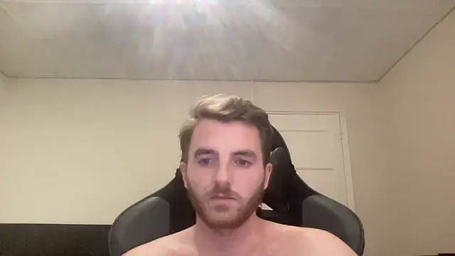 Snapshot of Hornymiker26 chatting on 11.14.25 Hornymiker26 online show from 11.14.25