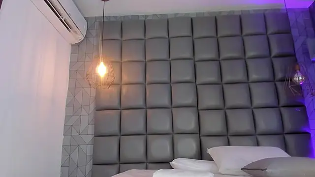 Snapshot of dannavelvet chatting on 11.26.25 dannavelvet online show from 11.26.25