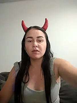 Snapshot of adria0011 chatting on 11.04.25 adria0011 online show from 11.04.25