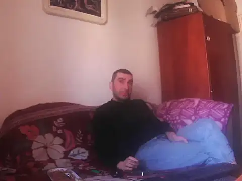 Snapshot of alin42xx chatting on 11.07.25 alin42xx online show from 11.07.25