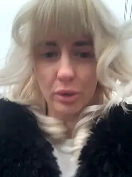 Snapshot of blondegirlx chatting on 11.10.25 blondegirlx online show from 11.10.25