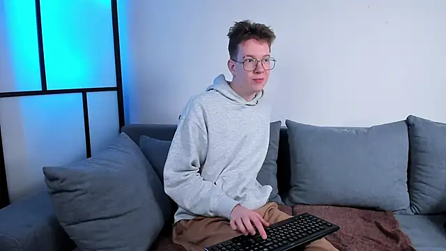 Snapshot of Teddy_Parker chatting on 11.02.25 Teddy Parker online show from 11.02.25