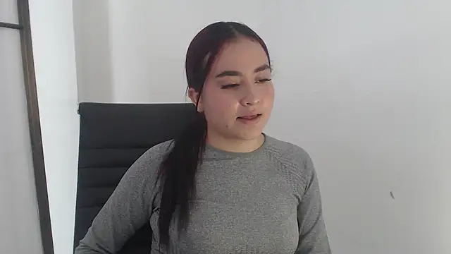 Snapshot of MilaStar2 chatting on 10.24.25 MilaStar2 online show from 10.24.25