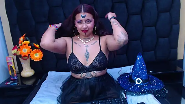 Snapshot of Ambar_Paradise chatting on 10.31.25 Ambar Paradise online show from 10.31.25