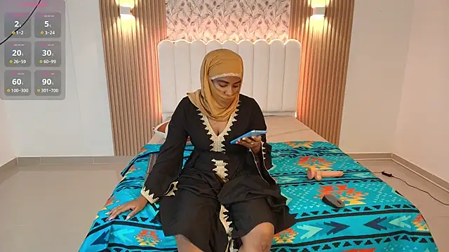 Snapshot of Lina_arabiann chatting on 12.04.25 Lina arabiann online show from 12.04.25