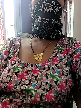 Snapshot of Janvi_kapor chatting on 10.28.25 Janvi kapor online show from 10.28.25