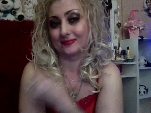 Snapshot of xHot_Amazonq chatting on 11.07.25 xHot Amazonq online show from 11.07.25