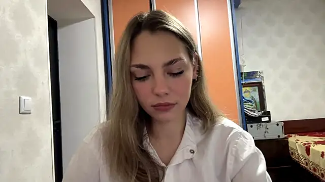 Snapshot of IlanaLafferty chatting on 11.11.25 IlanaLafferty online show from 11.11.25