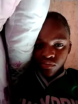 Snapshot of Blondecurv24 chatting on 10.28.25 Blondecurv24 online show from 10.28.25