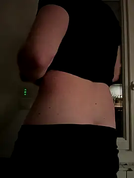 Snapshot of BadboySann chatting on 11.30.25 BadboySann online show from 11.30.25