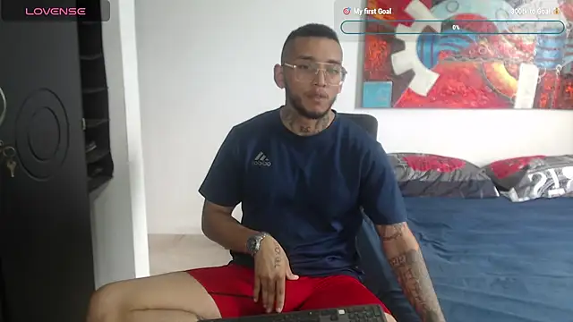 Snapshot of LucaVanden chatting on 10.28.25 LucaVanden online show from 10.28.25