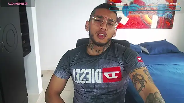 Snapshot of LucaVanden chatting on 10.31.25 LucaVanden online show from 10.31.25