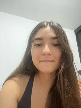 Snapshot of Valentina_ro chatting on 10.27.25 Valentina ro online show from 10.27.25