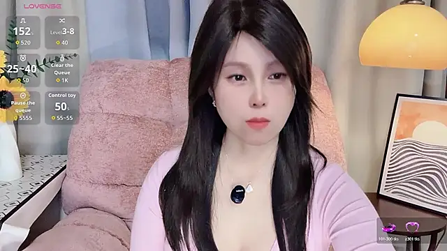 Snapshot of LuckyNana_ chatting on 11.01.25 LuckyNana  online show from 11.01.25