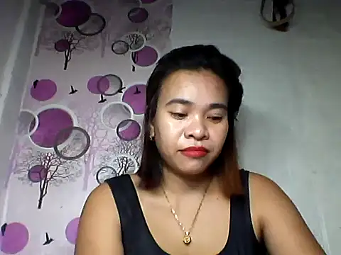 Snapshot of Honeyjean_30 chatting on 10.27.25 Honeyjean 30 online show from 10.27.25