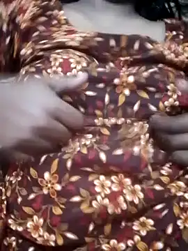 Snapshot of Liza0103 chatting on 10.31.25 Liza0103 online show from 10.31.25