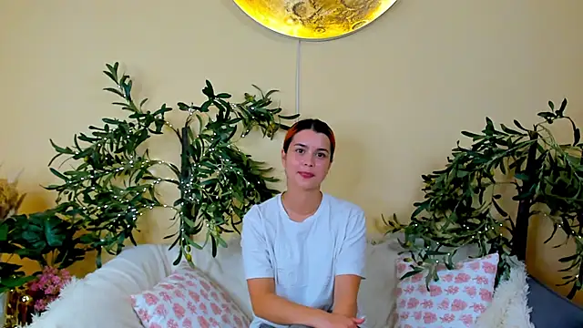 Snapshot of SharieTenuta chatting on 10.29.25 SharieTenuta online show from 10.29.25