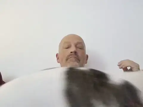 Snapshot of ExtraSweet chatting on 10.27.25 ExtraSweet online show from 10.27.25