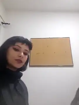 Snapshot of Sandyofi chatting on 11.04.25 Sandyofi online show from 11.04.25