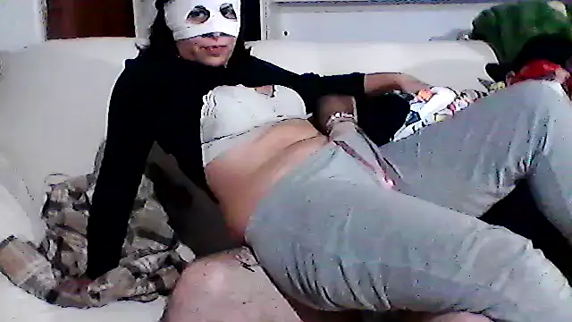 Snapshot of hekate_couple chatting on 10.28.25 hekate couple online show from 10.28.25