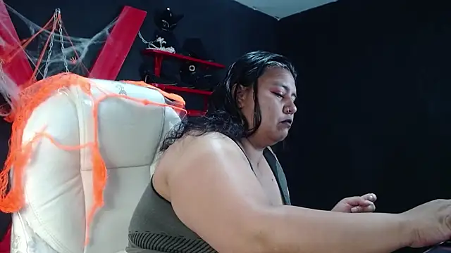 Snapshot of serenamystsh chatting on 10.31.25 serenamystsh online show from 10.31.25