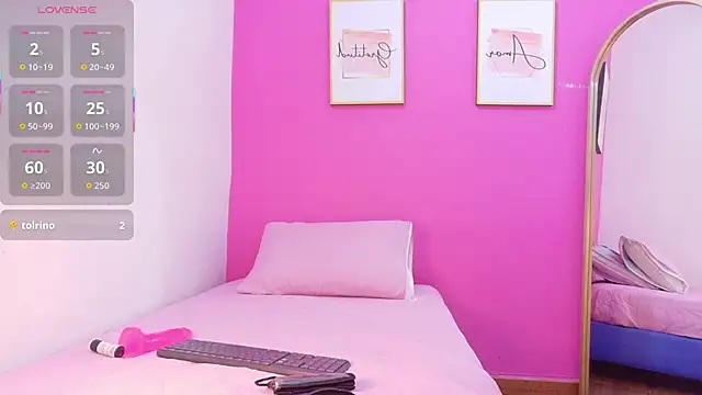 Snapshot of miss-Ortiz chatting on 11.12.25 miss-Ortiz online show from 11.12.25