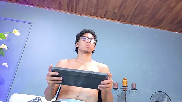 Snapshot of kane_del_toro chatting on 10.30.25 kane del toro online show from 10.30.25