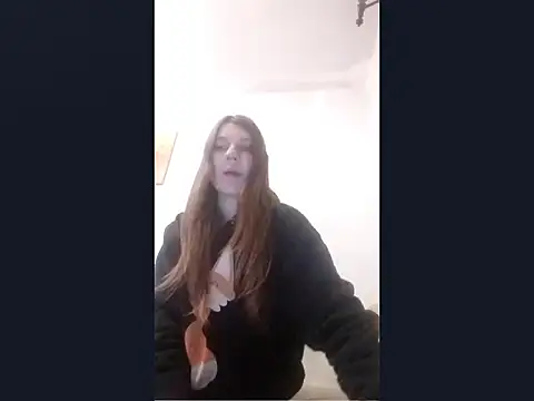 Snapshot of Zizi_Zuzu chatting on 10.29.25 Zizi Zuzu online show from 10.29.25