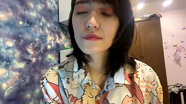 Snapshot of Lala_Lush chatting on 10.29.25 Lala Lush online show from 10.29.25