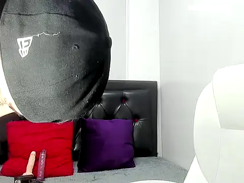 Snapshot of SubGirlRs chatting on 10.29.25 SubGirlRs online show from 10.29.25