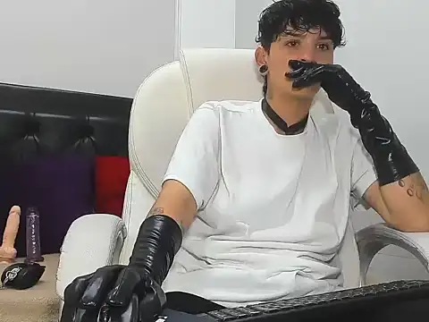 Snapshot of SubGirlRs chatting on 10.31.25 SubGirlRs online show from 10.31.25