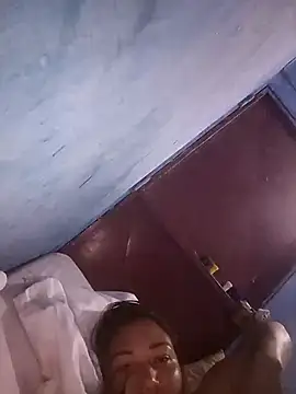 Snapshot of Reina_rouse chatting on 11.11.25 Reina rouse online show from 11.11.25