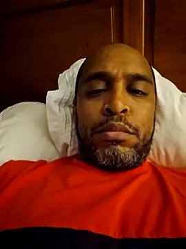 Snapshot of TraddyZaddy chatting on 10.30.25 TraddyZaddy online show from 10.30.25