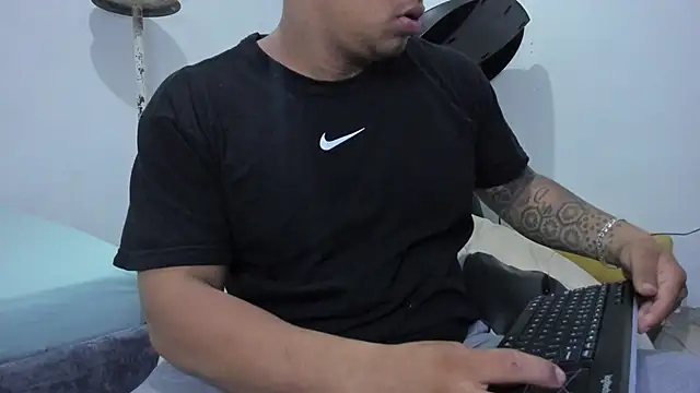 Snapshot of LucassFoster chatting on 11.13.25 LucassFoster online show from 11.13.25