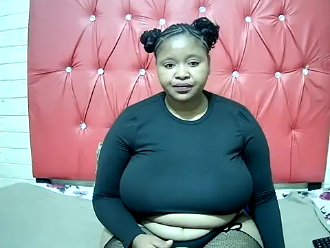 Snapshot of MilkMeDownBBY chatting on 10.30.25 MilkMeDownBBY online show from 10.30.25