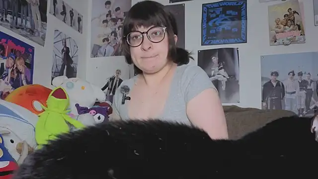 Snapshot of katxce chatting on 11.25.25 katxce online show from 11.25.25