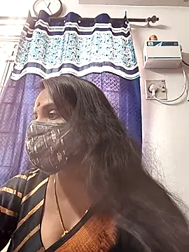 Snapshot of Cutie_Rani chatting on 11.05.25 Cutie Rani online show from 11.05.25