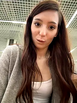 Snapshot of LilluKatten chatting on 11.05.25 LilluKatten online show from 11.05.25