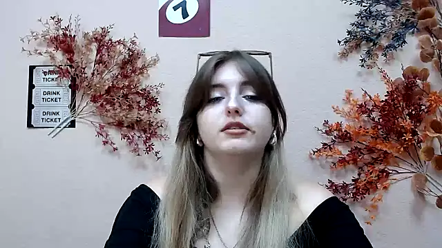 Snapshot of Dance__Queen chatting on 11.05.25 Dance Queen online show from 11.05.25