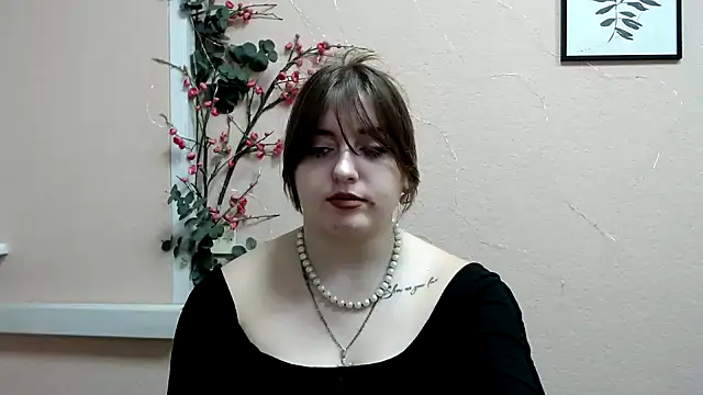 Snapshot of Dance__Queen chatting on 11.08.25 Dance Queen online show from 11.08.25