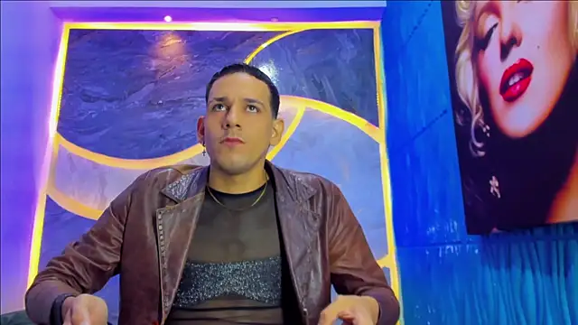 Snapshot of noah_deluxe chatting on 11.01.25 noah deluxe online show from 11.01.25