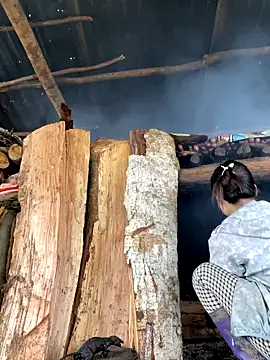 Snapshot of bardamtw chatting on 10.31.25 bardamtw online show from 10.31.25